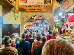 Turistas en el mercado de Fez